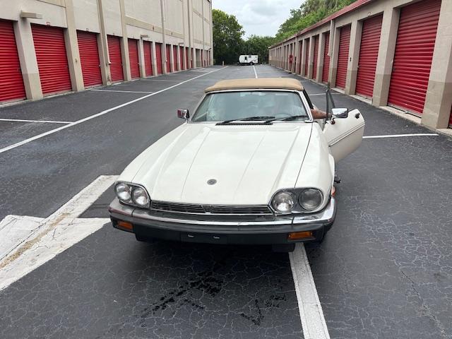 1988 JAGUAR XJS CONV/COUPE, VERY GOOD CONDITION. RUNS GREAT.
